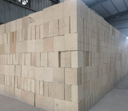 低導(dǎo)熱三石磚在使用過(guò)程中應(yīng)注意哪些事項(xiàng)